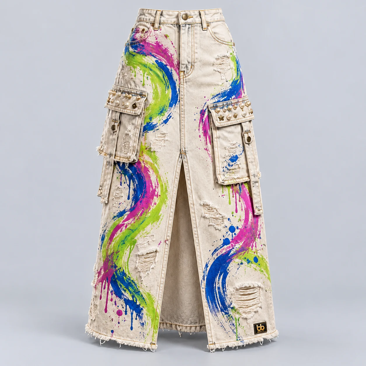 S05 Graffiti Maxi — Denim, cargo and pleated silhouettes with original decorative details.